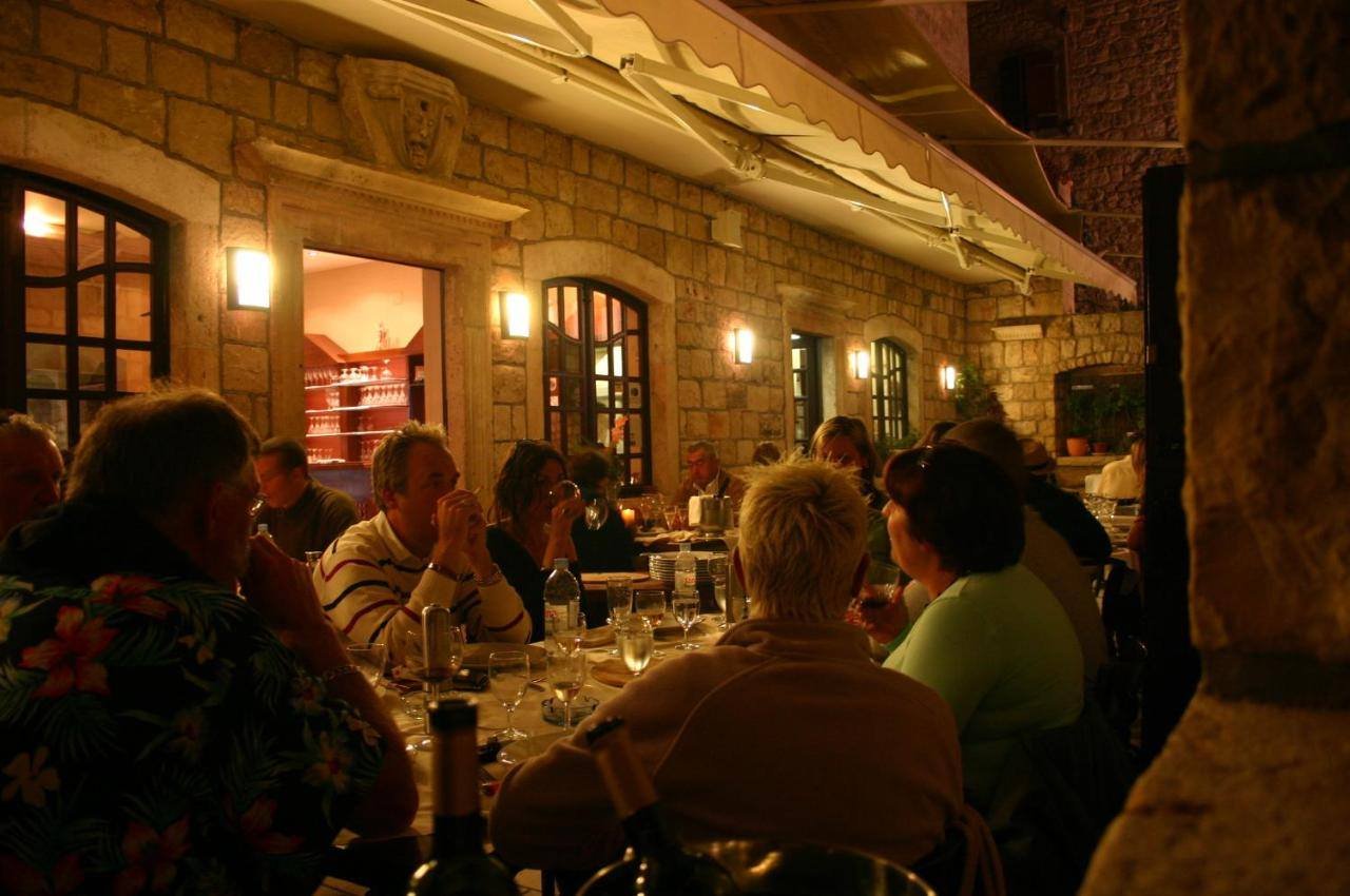 Villa Nora Hvar: dinner on the stone terrace of the Lucullus restaurant