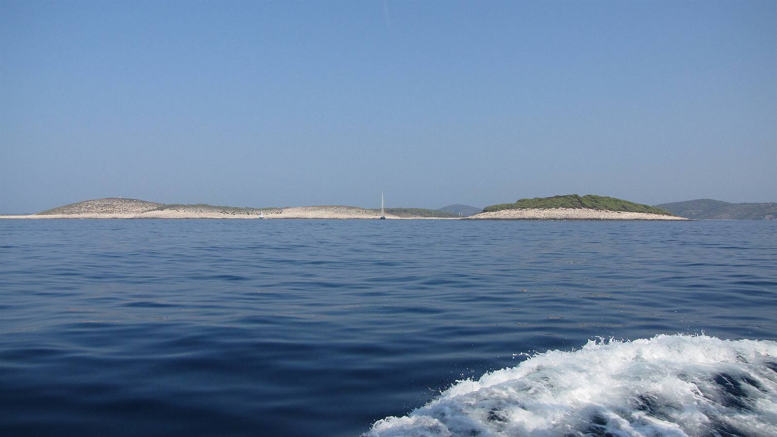 Pakleni Islands · 6 km