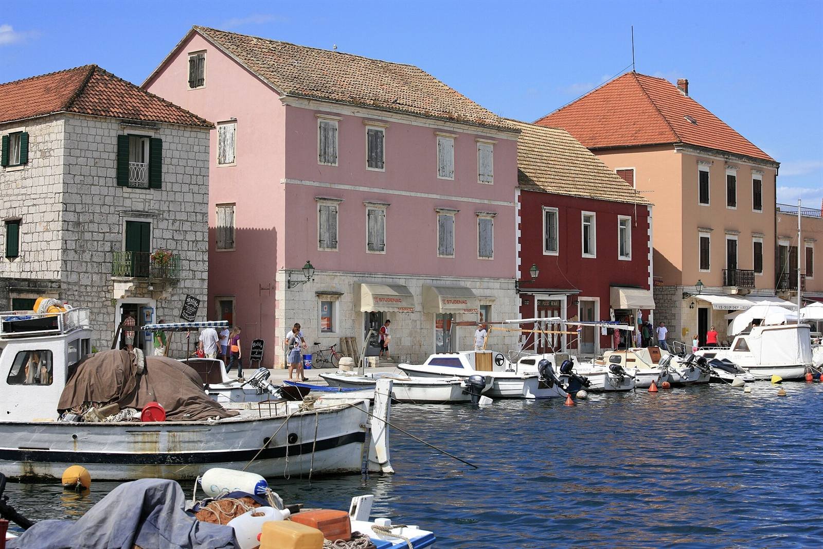 Stari Grad · 13 km